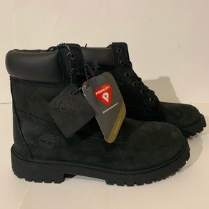 New Timberland boots black Nubuck size 5Y